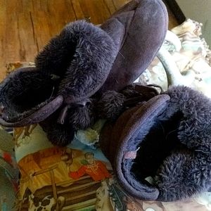 Comfy House Booties With Pom-poms